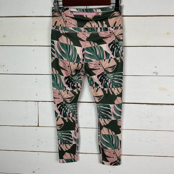 New Nike Dri Fit Activewear Cropped Pant Legging Pink Leaf Women's Medium - Picture 2 of 9